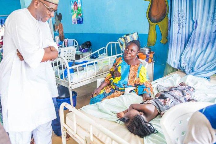 Kwara State Governor, Abdulrahman Abdulrazaq at the Children Hospital at Centre Igboro to say hi to the recuperating kids and offer the tired parents some moral support (Twitter /@RealAARahman)