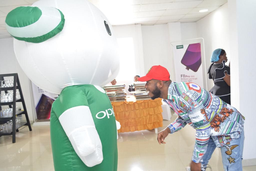 Frodd playing with Ollie today at the OPPO Head Office, Lagos
