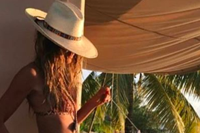 Elle Macpherson Posts Bikini Photo And Beauty Tips