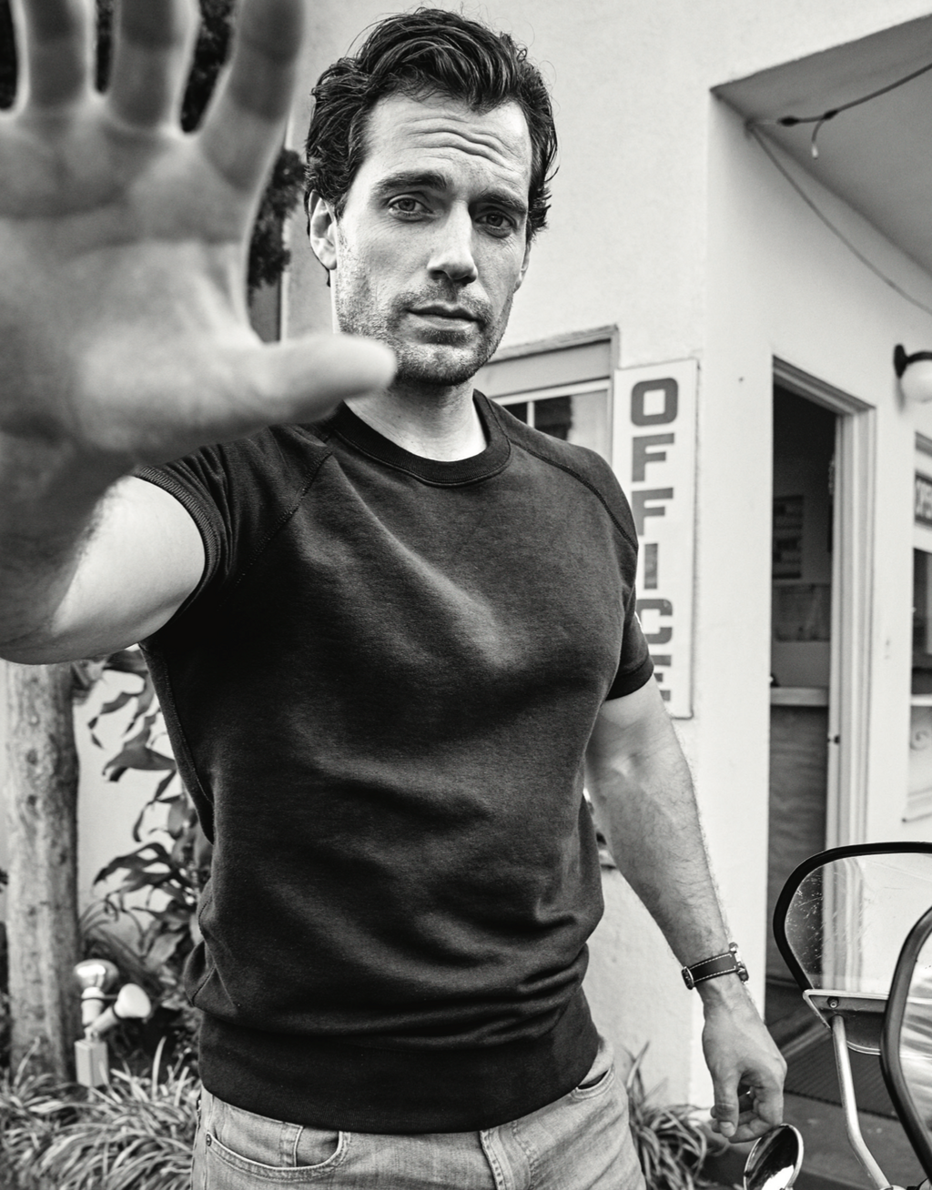 Get Henry Cavill's Cool Short-Sleeve Sweatshirt