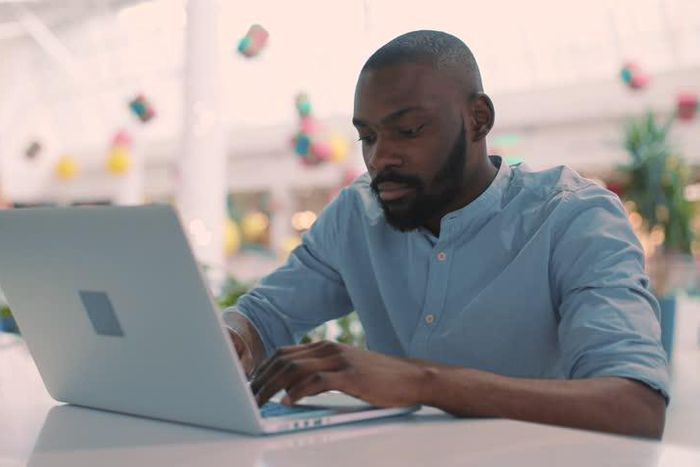 how to manage your full time job and side hustle