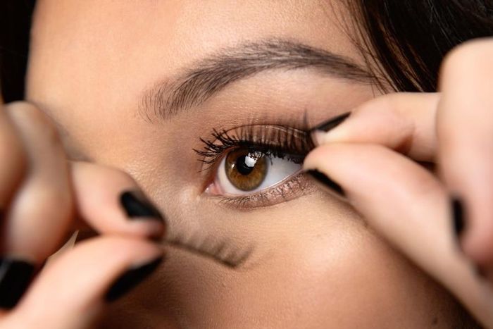How to apply magnetic lashes