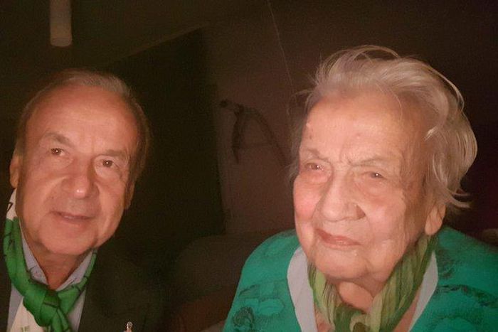 Gernot Rohr and his mum (Twitter/NFF)