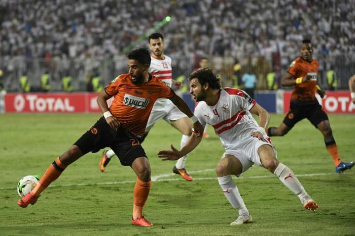 Hamdi Laachir (L) of Renaissance Berkane playing against Zamalek of Egypt in the 2018/2019 CAF Confederation Cup final won by the Cairo club