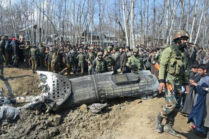 An Indian Air Force helicopter crashed on February 27 as Indian and Pakistani aircraft engaged in dogfights over Kashmir