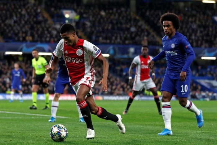 Neres (L) played against Chelsea on Tuesday