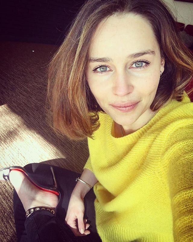 11 Times Emilia Clarke Posted Fierce No-Makeup Selfies
