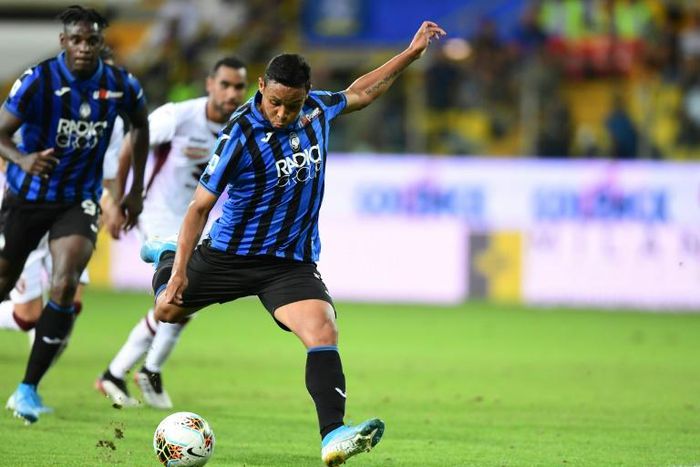 Luis Muriel, here shooting against Torino, bagged a hat-trick as Atalanta closed in on Serie A leaders Juventus