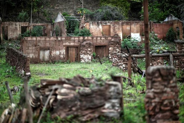 La ruinas de varias casas de Paracatu de Baixo, en el sudeste de Brasil, el 21 de octubre de 2019