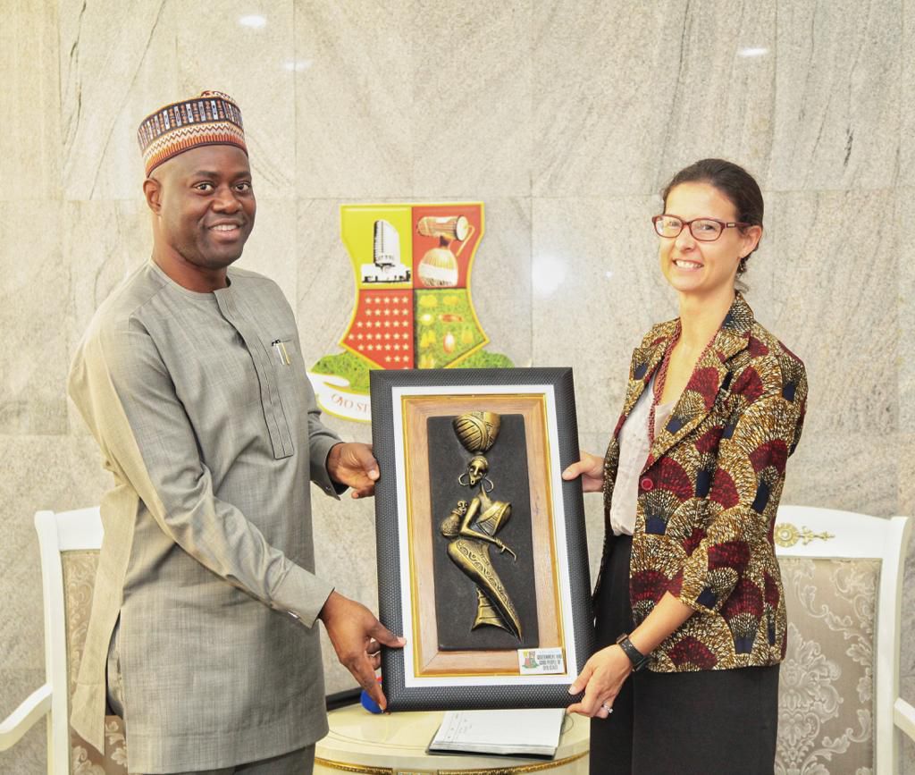 Governor Seyi Makinde of Oyo met with British Deputy High Commissioner, Harriet Thompson to discuss collaboration in education, especially regarding teacher training, and intervention [Twitter/@seyiamakinde]