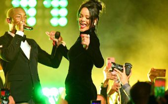 Fans Think Rihanna Might Be Pregnant