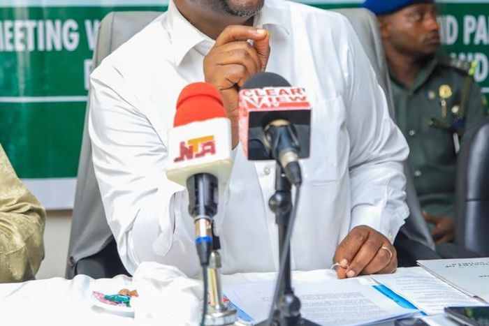 Sunday Dare (Twitter/Sunday Dare)