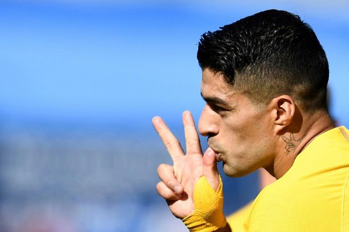 Luis Suarez set Barca on their way with a delightful lob