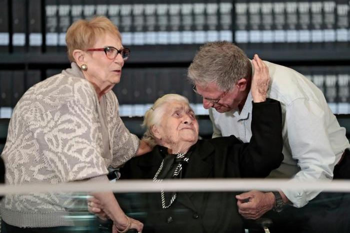 Greek World War II rescuer Melpomeni Dina Gianopoulou is reunited with Holocaust survivors Yossi Mor (R) and his sister Sarah Yanai (L) at the Yad Vashem centre in Jerusalem on November 3, 2019