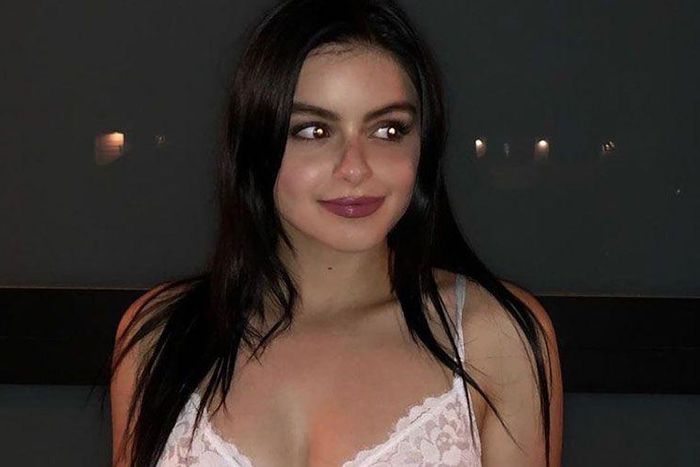 Ariel Winter Just Posted A New Abs Photo