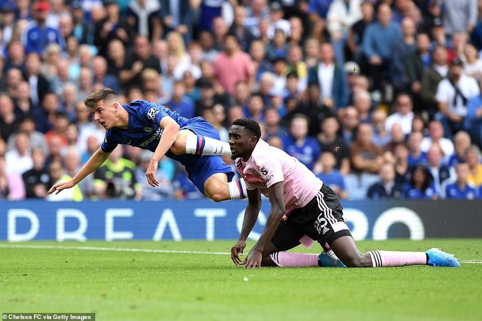 Mascon Mount and Wilfred Ndidi (Chelsea via Getty Images)C