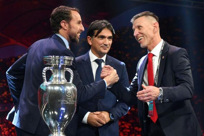 England coach Gareth Southgate shakes hands with Czech Republic coach Jaroslav Silhavy, with Croatia's Zlatko Dalic in between