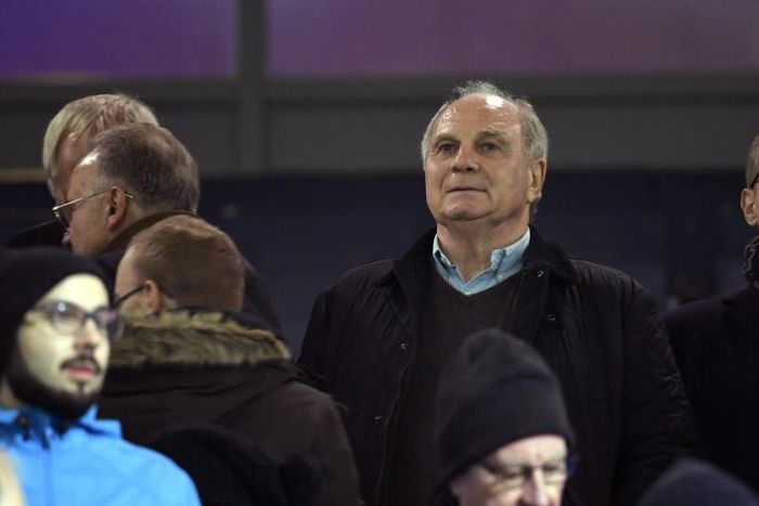 Bayern Munich president Uli Hoeness says he expects a decision to be made about Niko Kovac's replacement within the next three weeks.