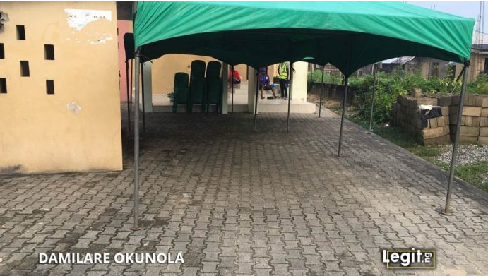 INEC officials yet to arrive at Goodluck Jonathan's polling unit. (Legit)