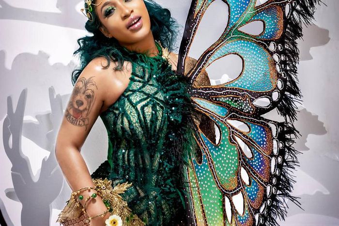 Tonto Dikeh wants her fans to know that she still has got those curves that will keep the guys drooling. [Instagram/TontoDikeh]