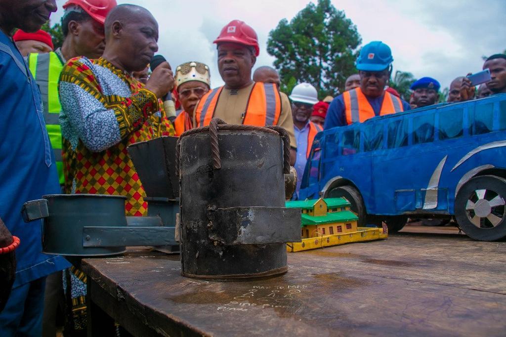Gov. Emeka Ihedioha launches construction of 81-km urban roads in Imo  [Twitter/@EmekaIhedioha]