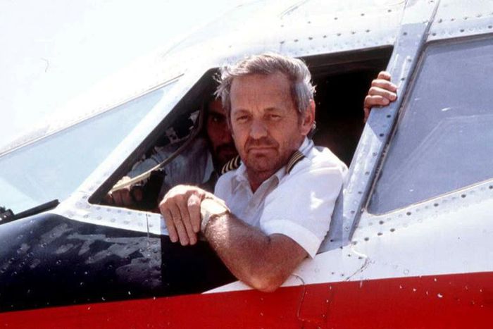 Over a horrific 17 days in 1985, TWA pilot John Testrake was forced to crisscross the Mediterranean with his 153 passengers and crew members