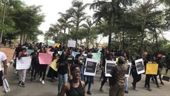 Protesters storm FCT Police Command over rape of some women arrested by police offcers in Abuja.[TheCable]