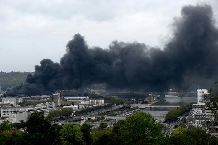 The explosion at the factory woke up residents of Rouen at around 2:30 am on Thursday