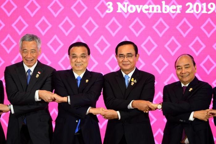 China's premier Li Keqiang (2nd from left) said the first reading of the document was 'a very important landmark'