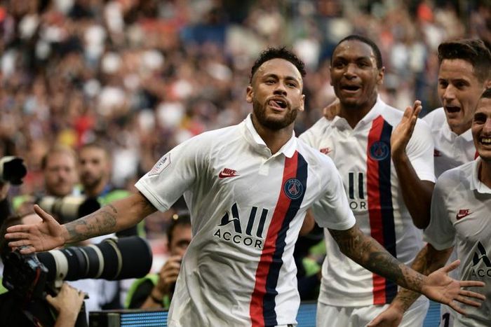 Neymar had been met with a hostile reception from PSG fans before producing a stunning last-minute winner against Strasbourg