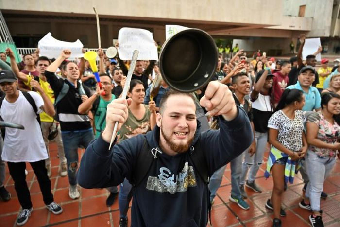 People take part in a pot-banging protest in Cali on November 22, 2019, a day after a nationwide strike by students, unions and indigenous groups against the government of Colombia President Ivan Duque