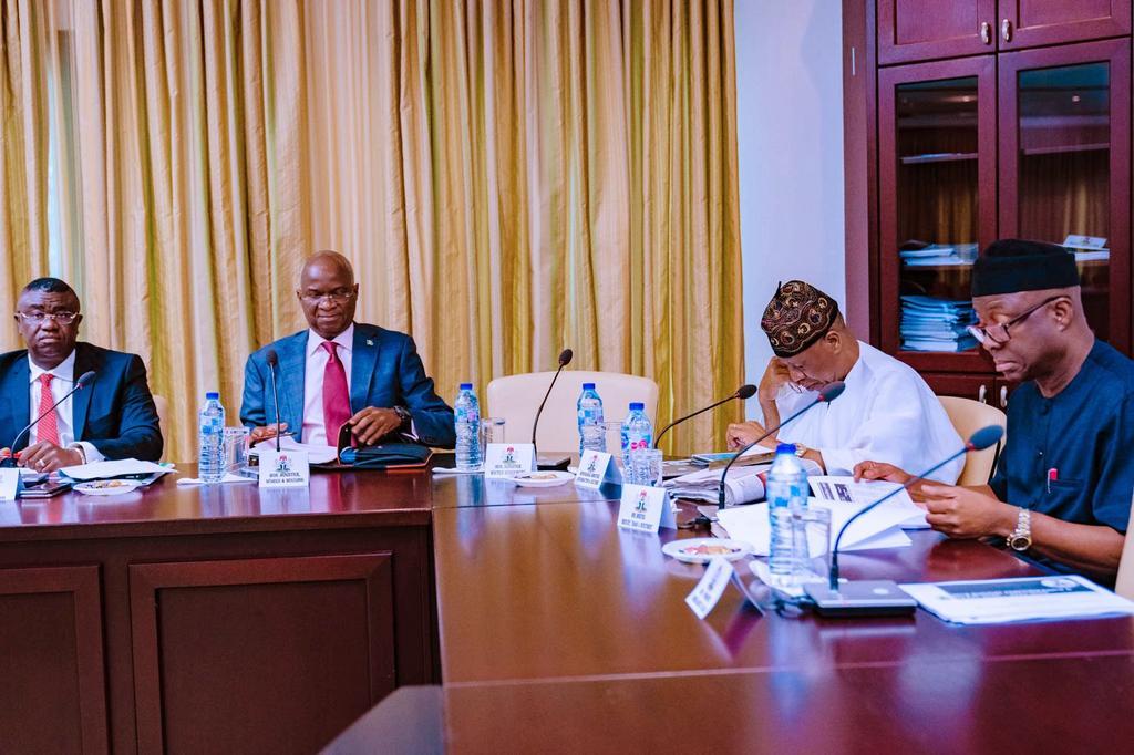 Osinbajo presides over inaugural Economic Management Team meeting for 2nd term  [Twitter/@NigeriaGov]