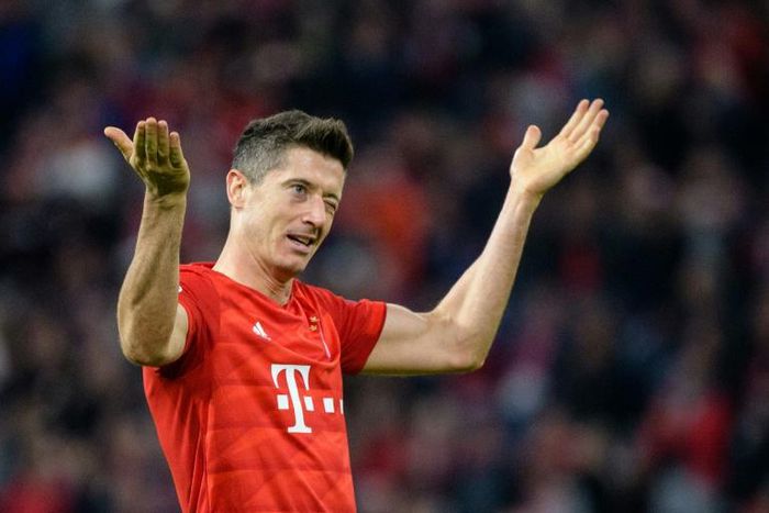 Having netted his 200th goal for Bayern Munich on Wednesday, striker Robert Lewandowski is looking to extend his goal-scoring run to seven straight matches on Saturday at home to Cologne.