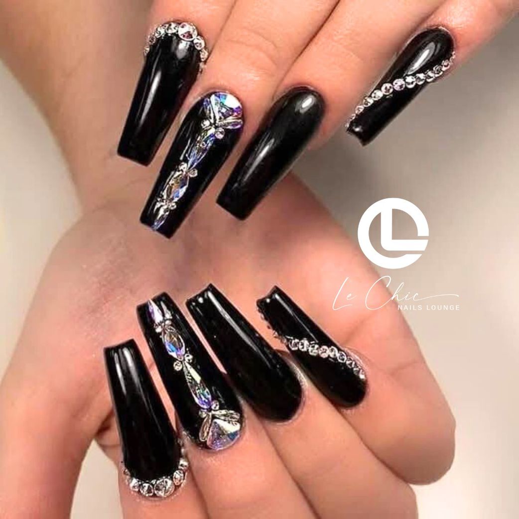 25 trending nail designs every girlie needs to try right now