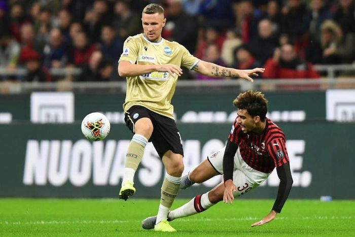 Slovenian midfielder Jasmin Kurtic (L) has signed for Parma, his eighth Italian club in nine years.