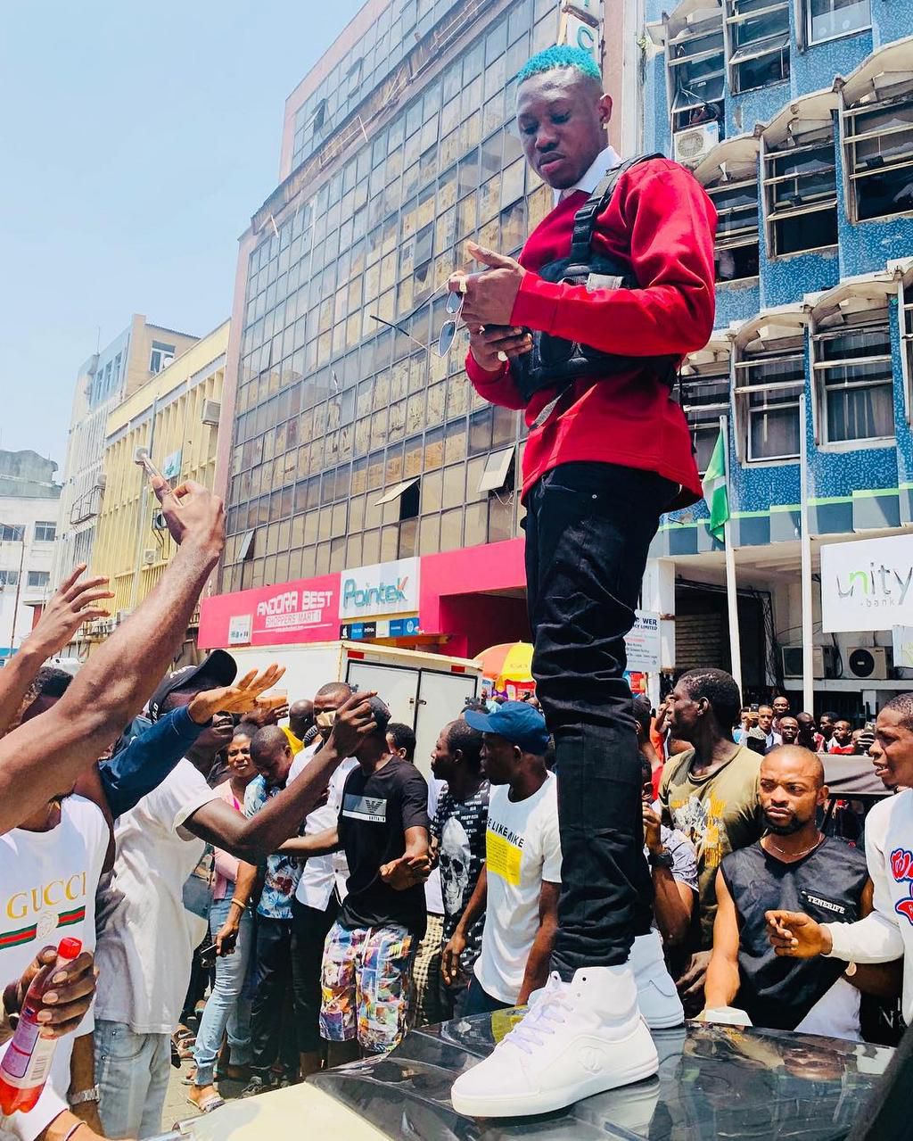 Nigerian rapper, Zlatan held his show, 'Zlatan Live' at Federal Palace Hotel, Ahmadu Bello, Way, Victoria Island, Lagos. While some upcoming acts had been performing, the man of the hour made his way onto the stage at 1:23 am on December 19, 2019. [Ins...