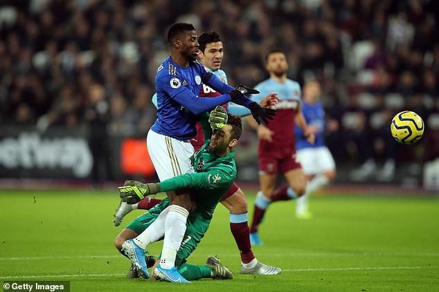 Kelechi Iheanacho and Łukasz Fabiański (Getty Images)