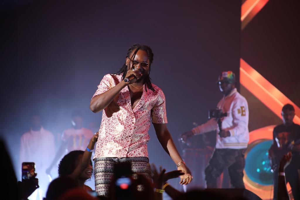 Kizz Daniel is a star! Singer rounds off 2019 with superstar performance at #KizzDanielLive