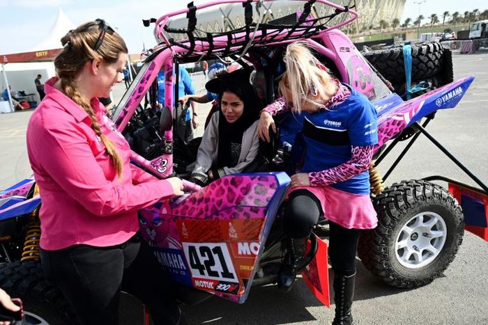 A Saudi woman dreams the dream while sitting in the car of Italian driver Camelia Liparoti