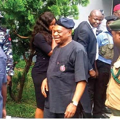 Orji Uzor Kali does not like handcuffs [Twitter]