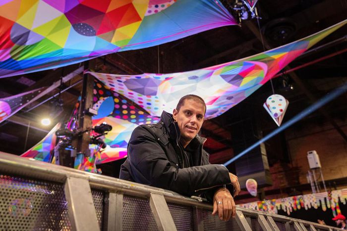 Joyful Metamorphosis: An Empty Warehouse Becomes a Psychedelic Party Wonderland