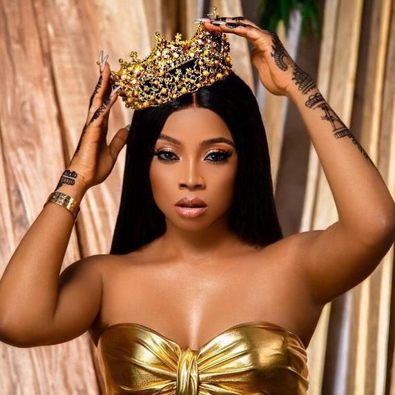 It appears Toke Makinwa isn't going to allow Yomi Black to get away with the comments he made about her as she calls him an ungrateful fool. [Instagram/TokeMakinwa]