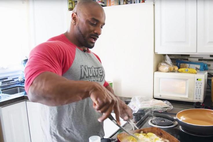 What a Pro Bodybuilder Eats for Breakfast