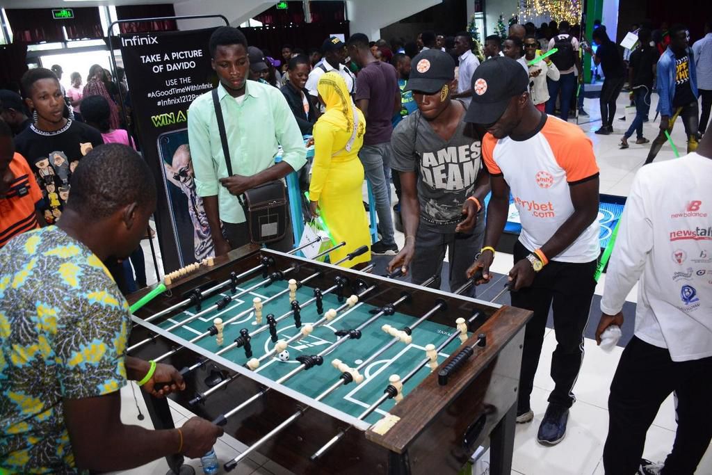 Infinix, Davido good times at 2019 12 12 Xfans party