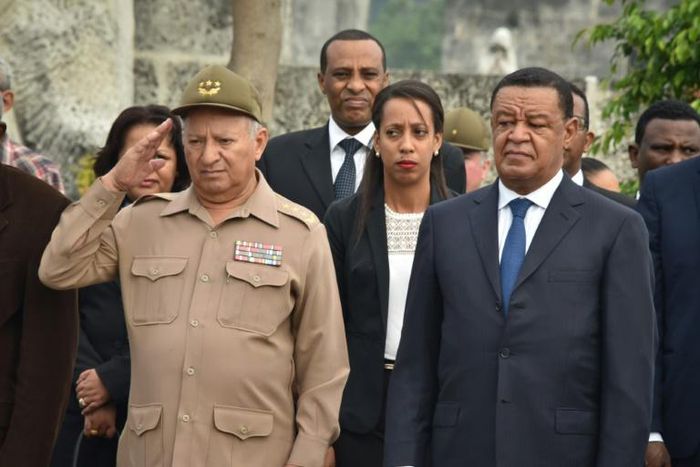 Cuban inister of the Revolutionary Armed Forces of Cuba, General Leopoldo Cintra Frias (L), is seen in January 2018 during the visit to Havana of then-Ethiopian president Mulatu Teshome Wirtu