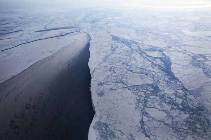 La banquise au nord-ouest de la côte du Groenland, photographiée depuis un avion de la Nasa le 30 mars 2017 dans le cadre de l'opération IceBridge