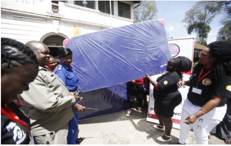 Brave commercial sex workers make donations to police stations