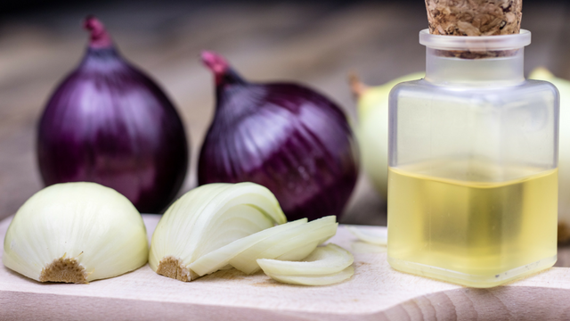 How to use onion juice to grow your hair