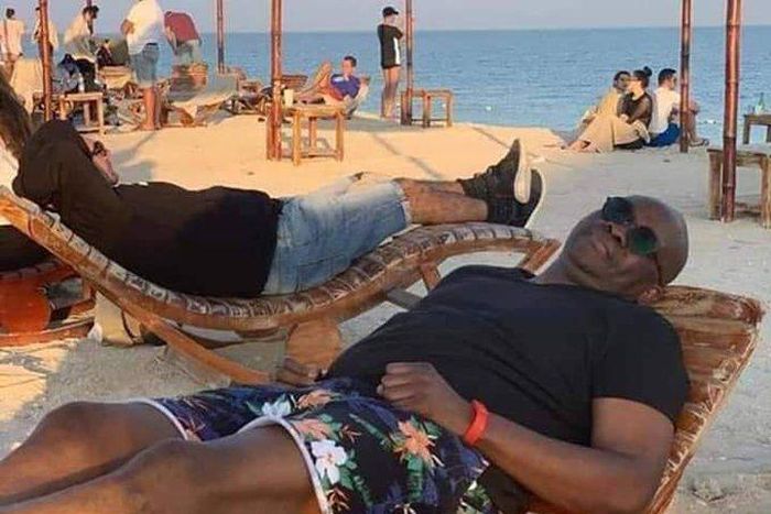 Fayose sunbathes on a beach abroad (Fayose media)