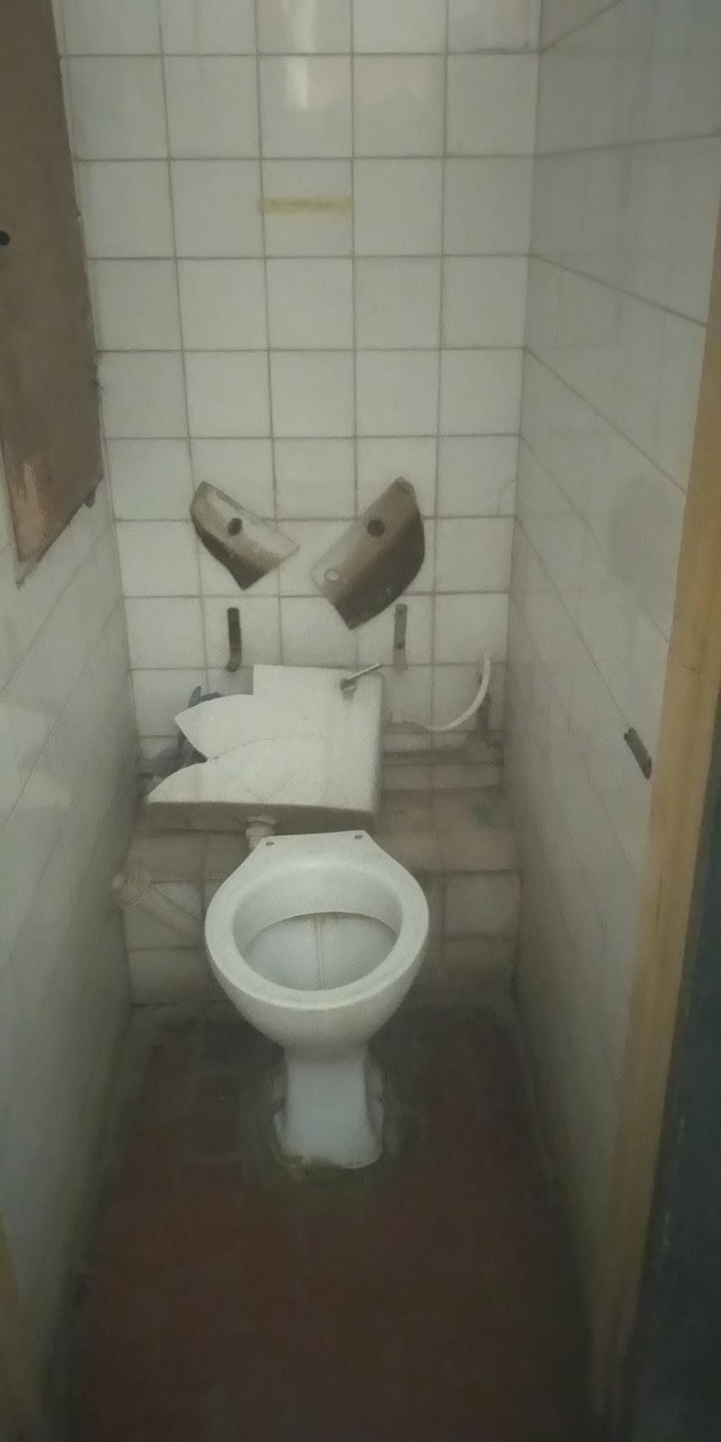 One of the toilets the management of Cocoa House refuses to fix. (Pulse)